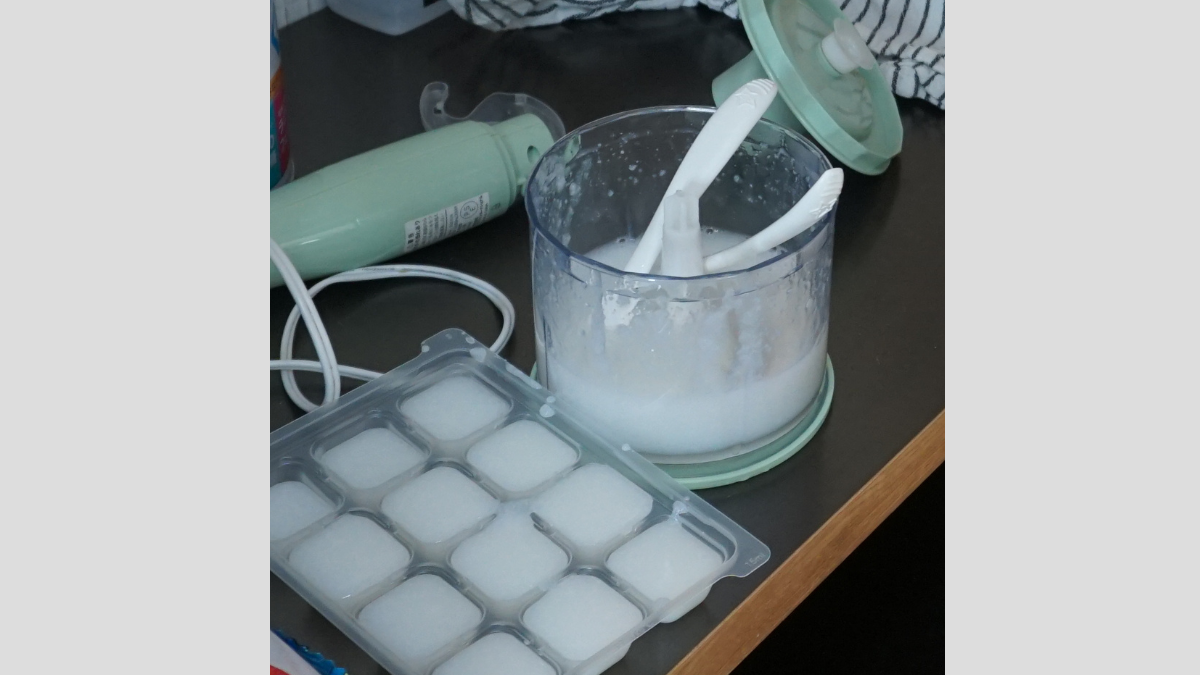 10倍がゆをブレンダーで作って小分け冷凍しているところ